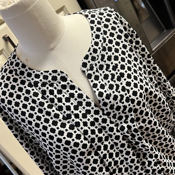 XL Black & White Blouse Box C - Picture 2 of 6
